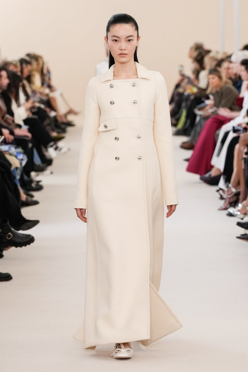 Linzi Li featured in  the Giambattista Valli fashion show for Autumn/Winter 2024