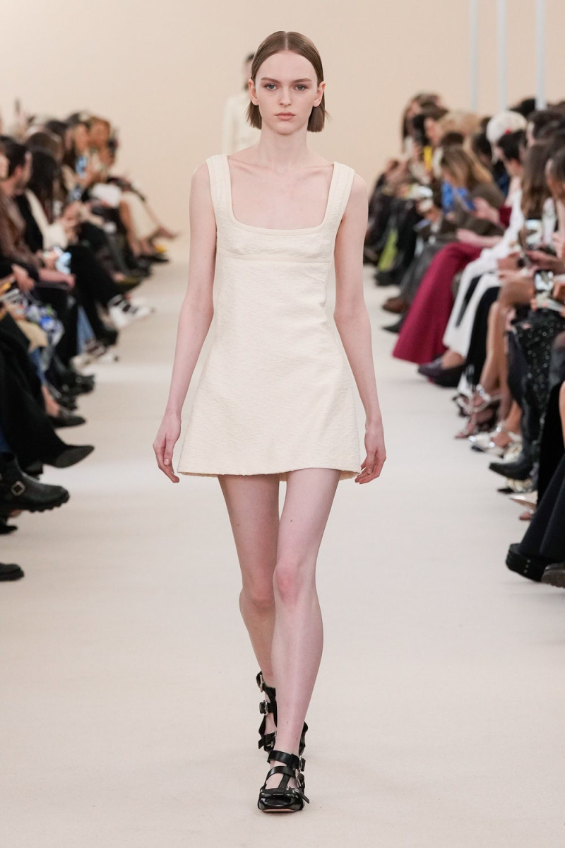 Fenne Talens featured in  the Giambattista Valli fashion show for Autumn/Winter 2024