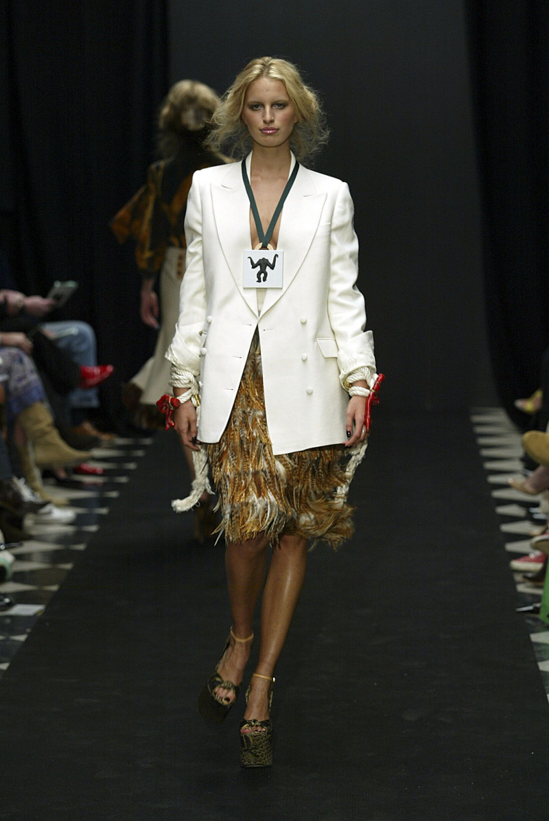 Karolina Kurkova featured in  the Giles fashion show for Spring/Summer 2005