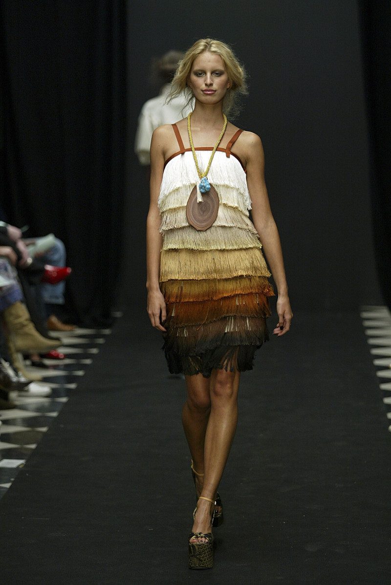 Karolina Kurkova featured in  the Giles fashion show for Spring/Summer 2005