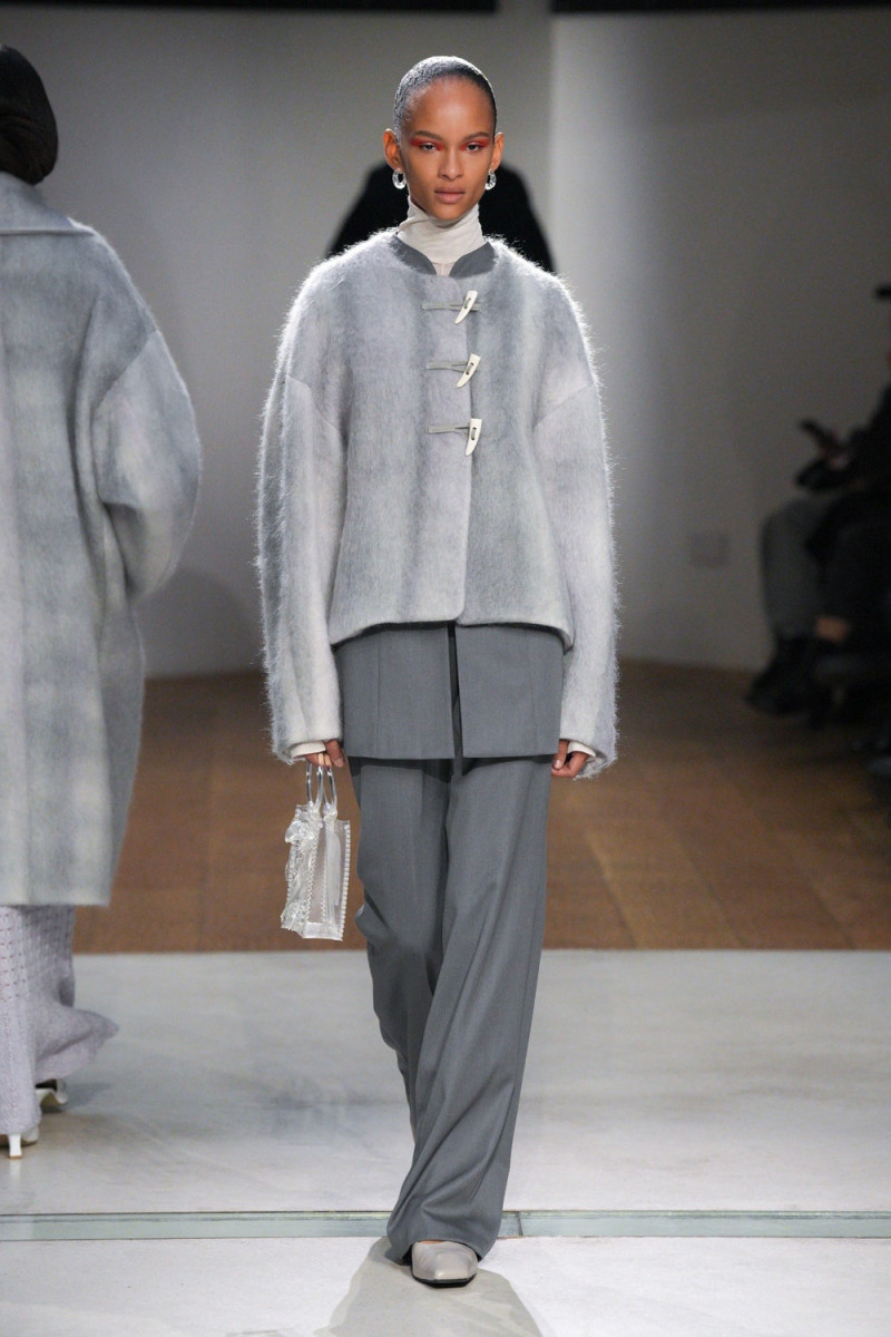 Mame Kurogouchi fashion show for Autumn/Winter 2024