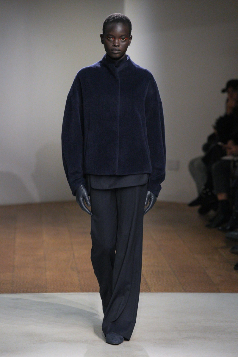 Mame Kurogouchi fashion show for Autumn/Winter 2024