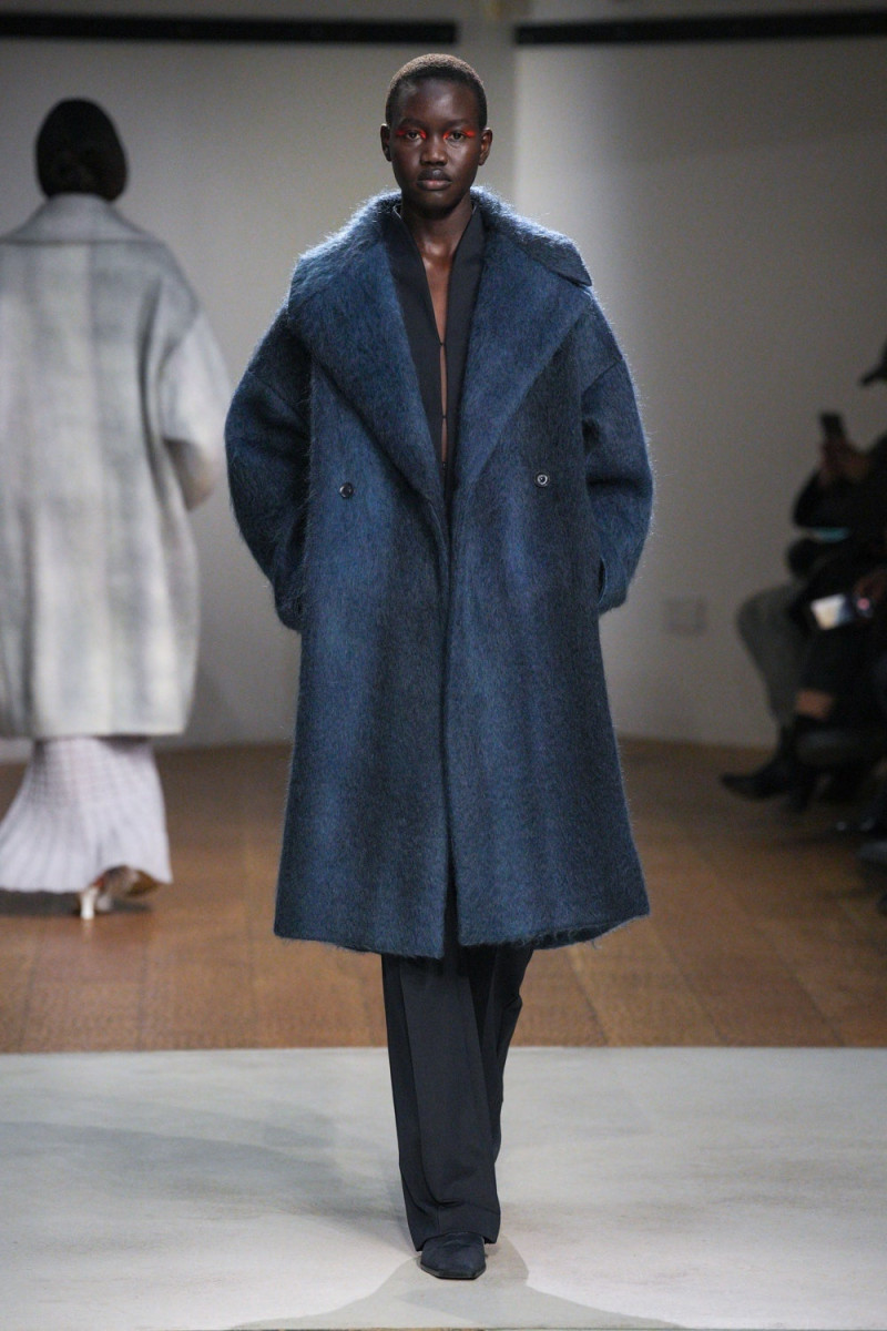 Mame Kurogouchi fashion show for Autumn/Winter 2024