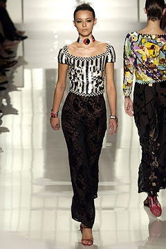 Emanuel Ungaro Haute-Couture fashion show for Autumn/Winter 2003