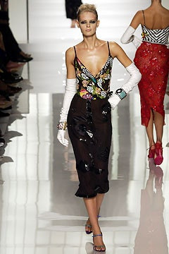 Emanuel Ungaro Haute-Couture fashion show for Autumn/Winter 2003