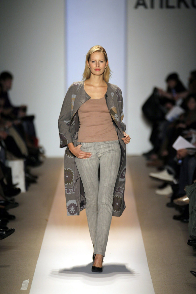 Karolina Kurkova featured in  the Atil Kutoglu fashion show for Autumn/Winter 2006