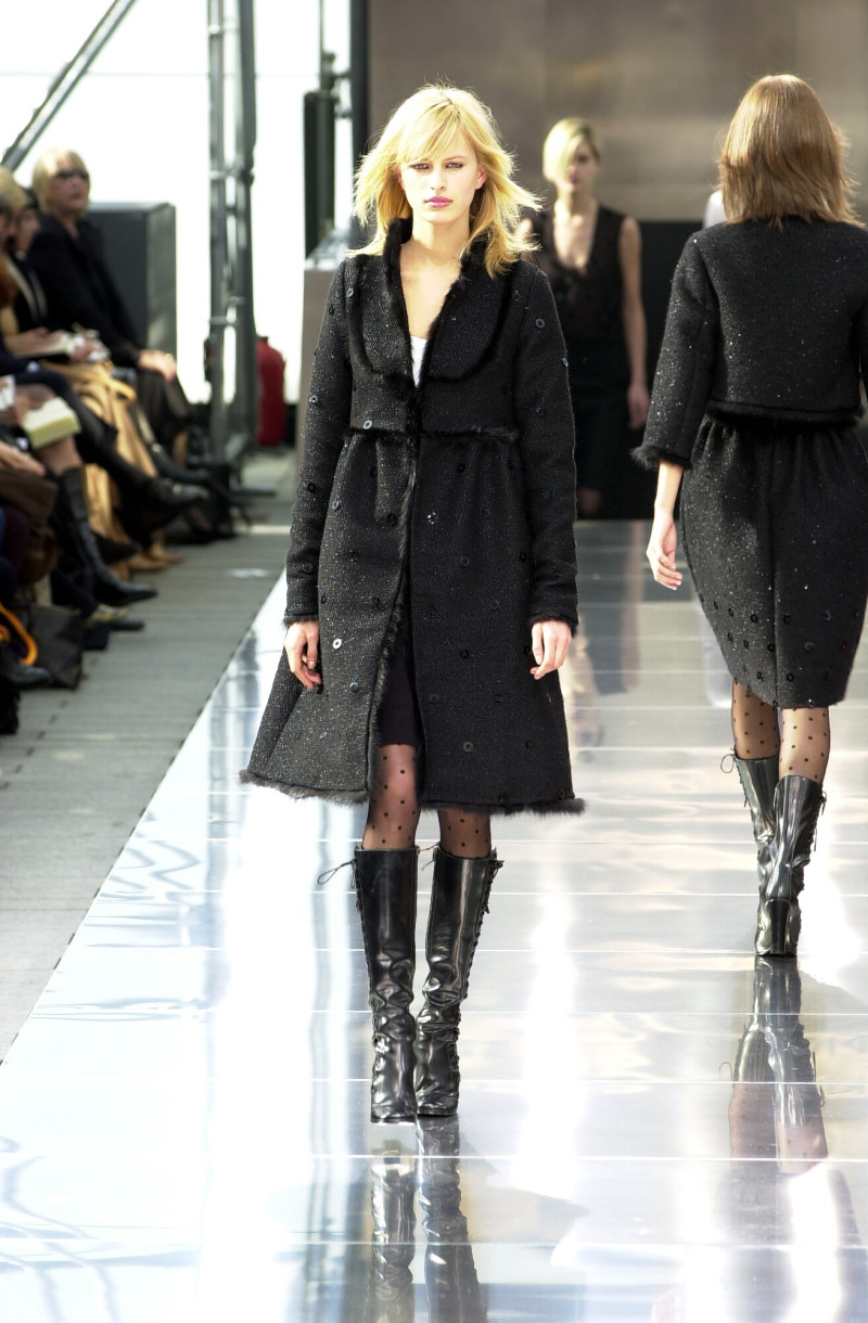 Karolina Kurkova featured in  the Louis Vuitton fashion show for Autumn/Winter 2001