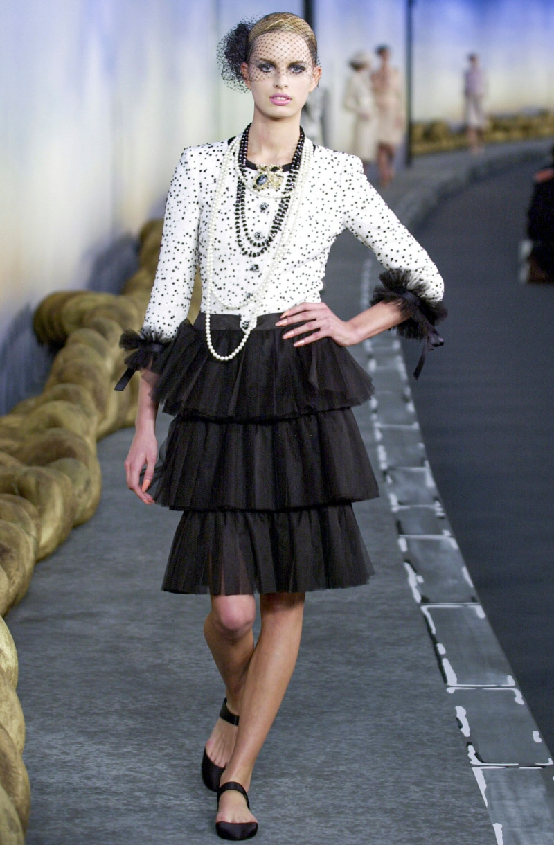 Karolina Kurkova featured in  the Chanel Haute Couture fashion show for Spring/Summer 2001