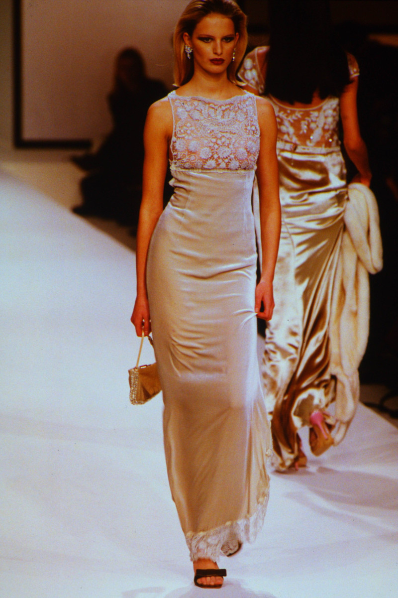 Karolina Kurkova featured in  the Valentino fashion show for Autumn/Winter 2000