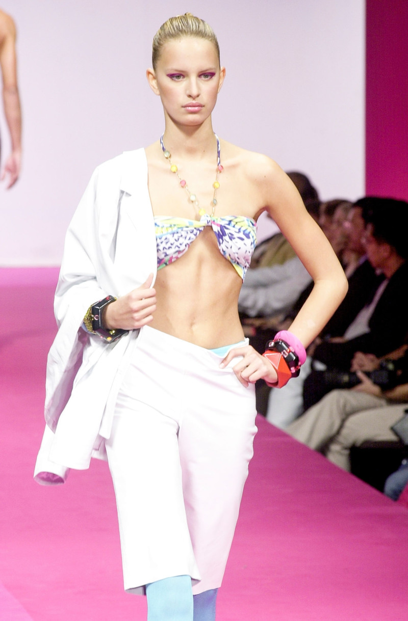 Karolina Kurkova featured in  the Enrico Coveri fashion show for Spring/Summer 2001