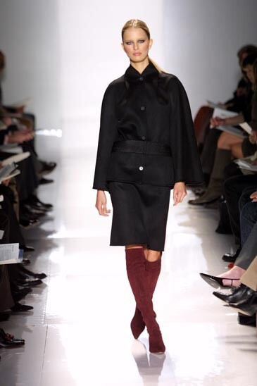 Karolina Kurkova featured in  the Ralph Rucci Chado fashion show for Autumn/Winter 2002