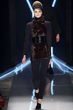 Donna Karan New York fashion show for Autumn/Winter 2003