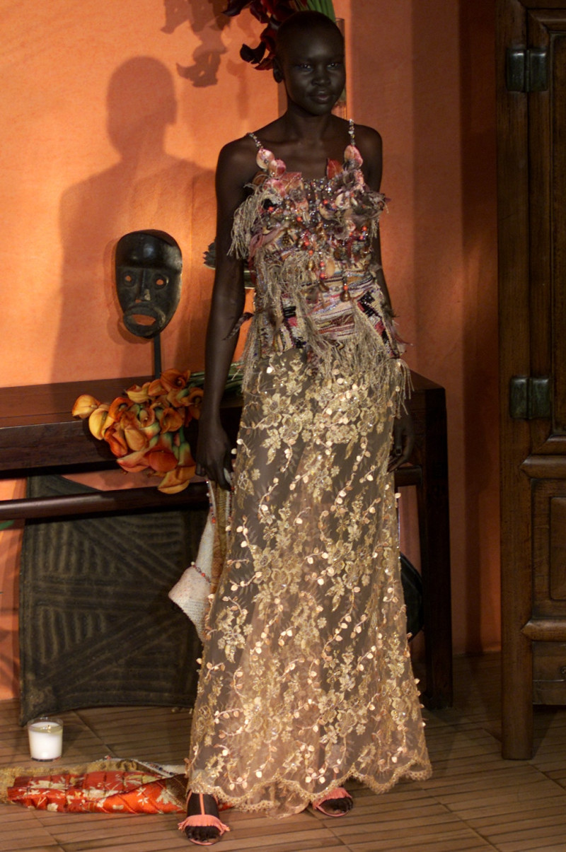 Emanuel Ungaro Haute-Couture fashion show for Spring/Summer 2002