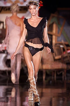 Antonio Berardi fashion show for Spring/Summer 2002
