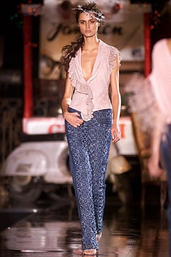 Antonio Berardi fashion show for Spring/Summer 2002