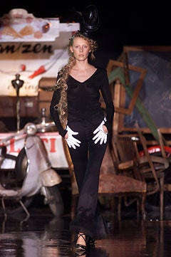 Antonio Berardi fashion show for Spring/Summer 2002