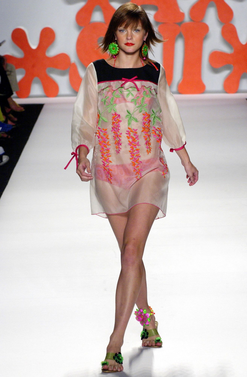 Anna Sui fashion show for Spring/Summer 2004