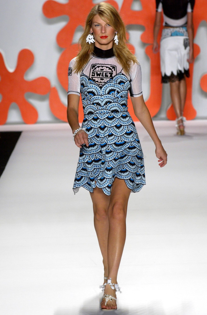 Anna Sui fashion show for Spring/Summer 2004