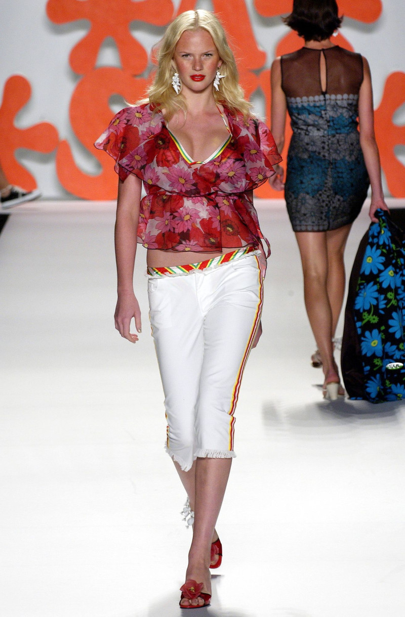 Anna Sui fashion show for Spring/Summer 2004