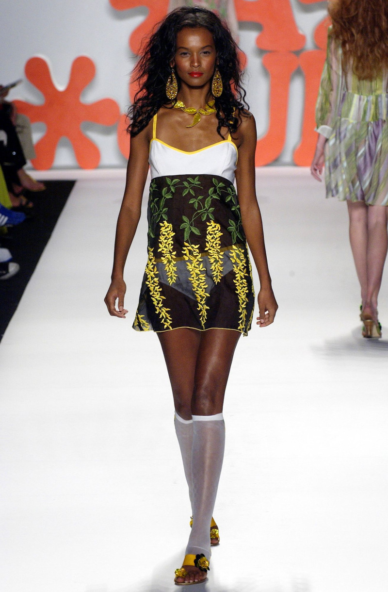 Anna Sui fashion show for Spring/Summer 2004