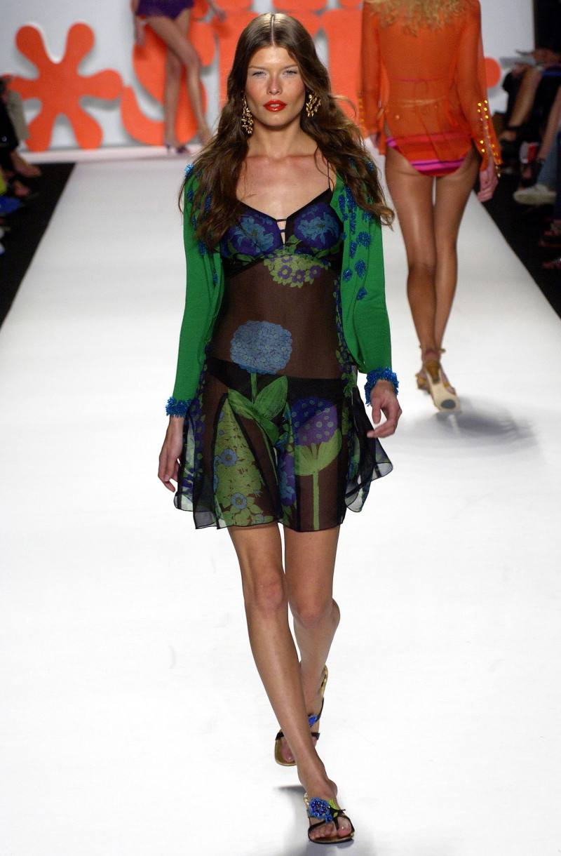 Anna Sui fashion show for Spring/Summer 2004
