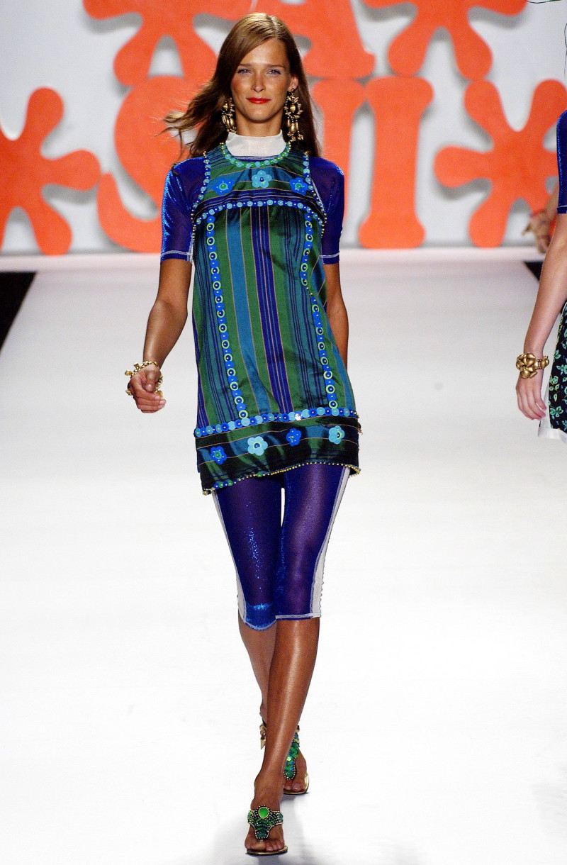 Anna Sui fashion show for Spring/Summer 2004
