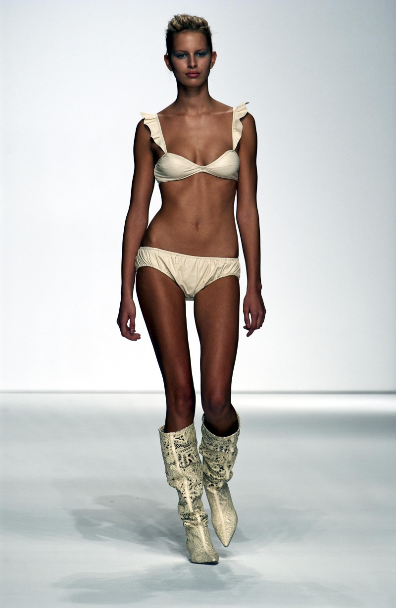 Karolina Kurkova featured in  the Mila Schön fashion show for Spring/Summer 2002