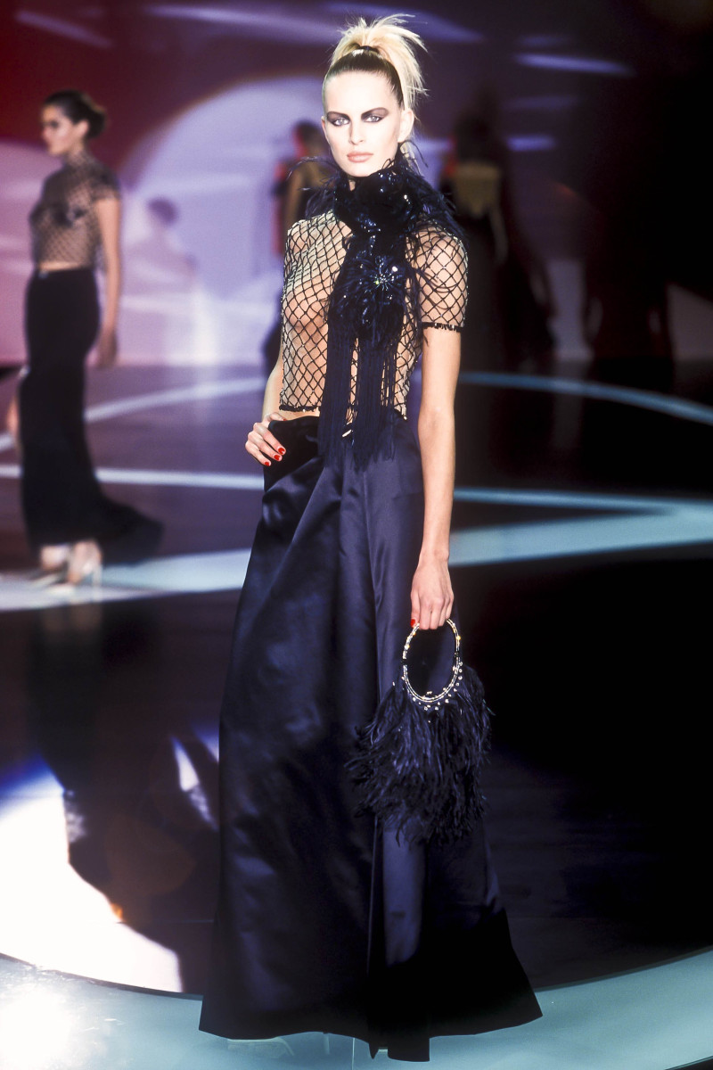 Karolina Kurkova featured in  the Valentino fashion show for Autumn/Winter 2001