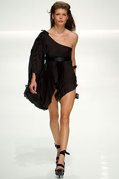 Givenchy fashion show for Spring/Summer 2003