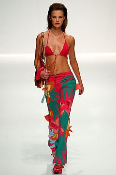 Givenchy fashion show for Spring/Summer 2003