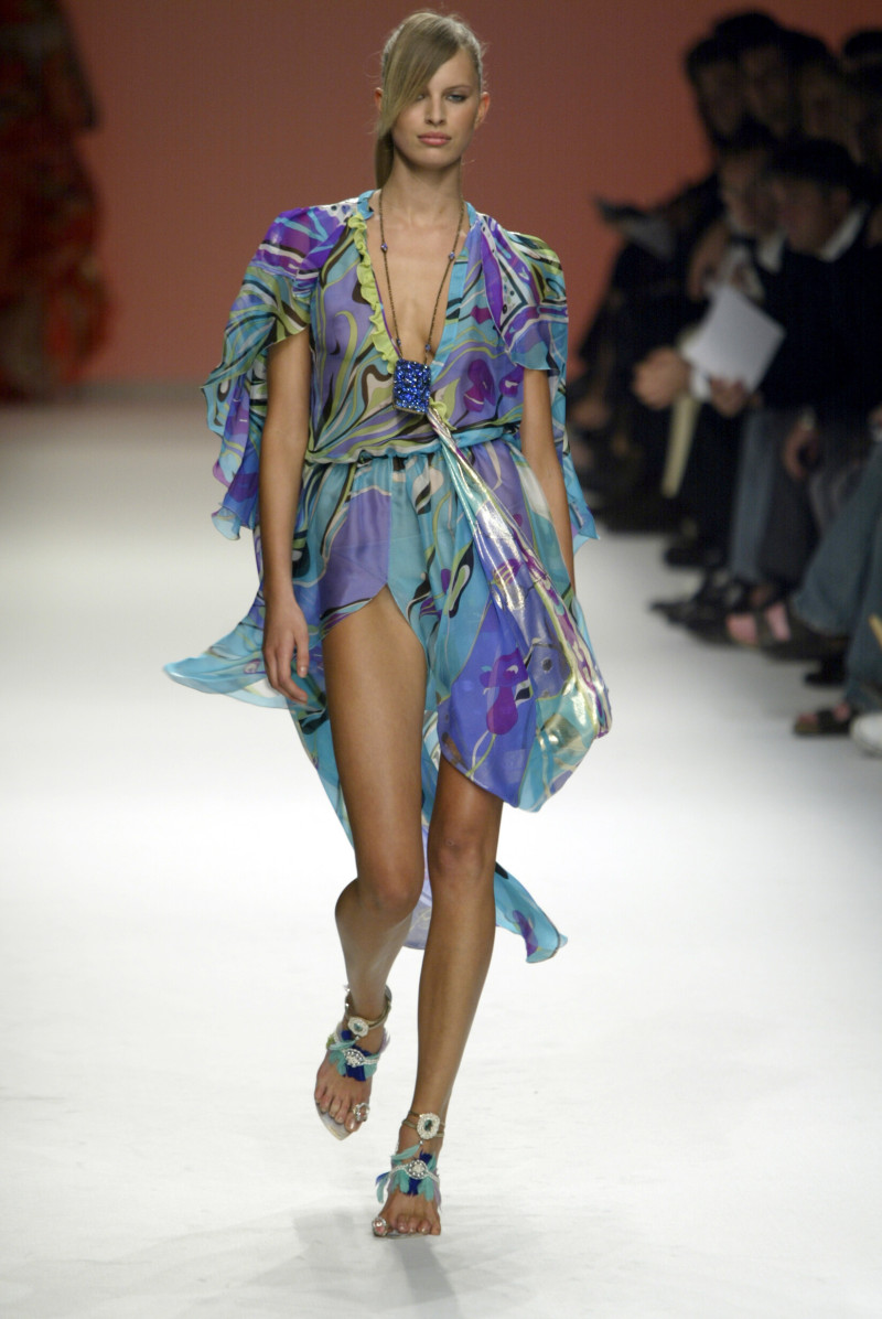 Karolina Kurkova featured in  the Pucci fashion show for Spring/Summer 2003
