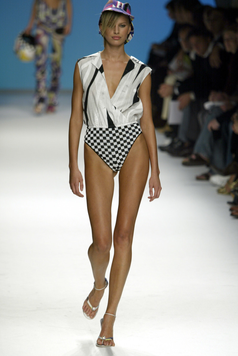 Karolina Kurkova featured in  the Pucci fashion show for Spring/Summer 2003