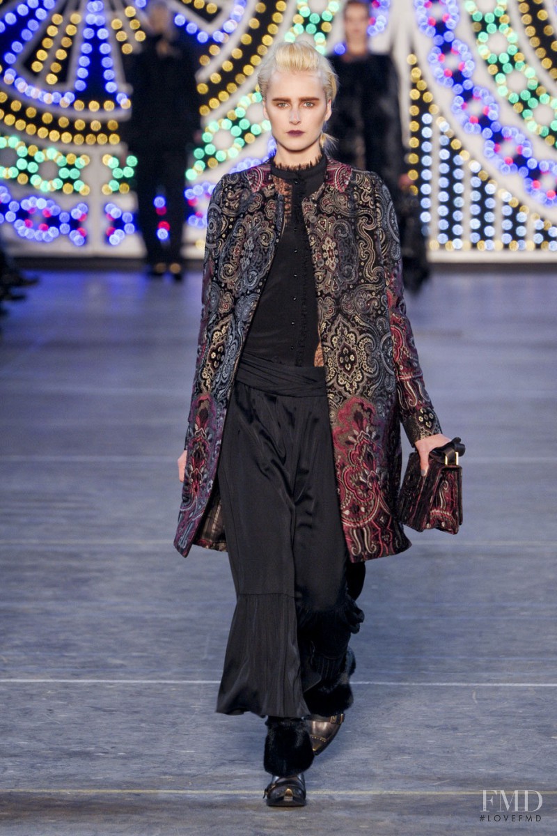 Lisanne de Jong featured in  the Kenzo fashion show for Autumn/Winter 2011