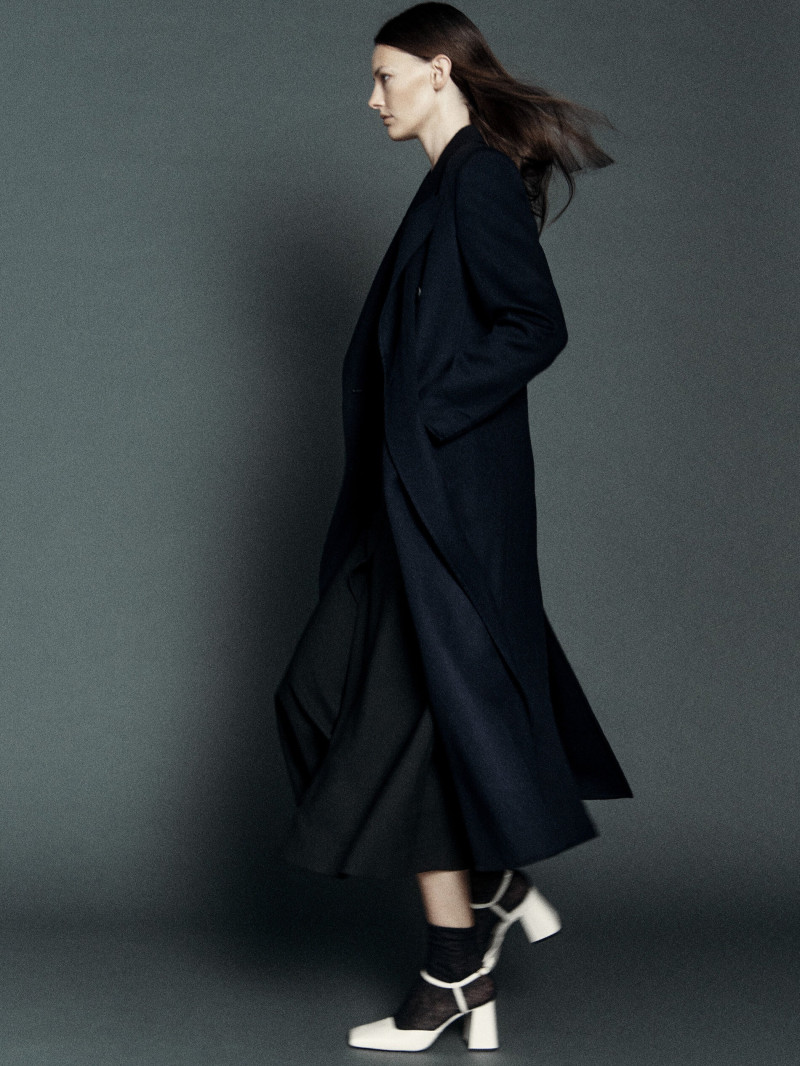 Amanda Murphy featured in  the Massimo Dutti Spotlight Coats  lookbook for Autumn/Winter 2022