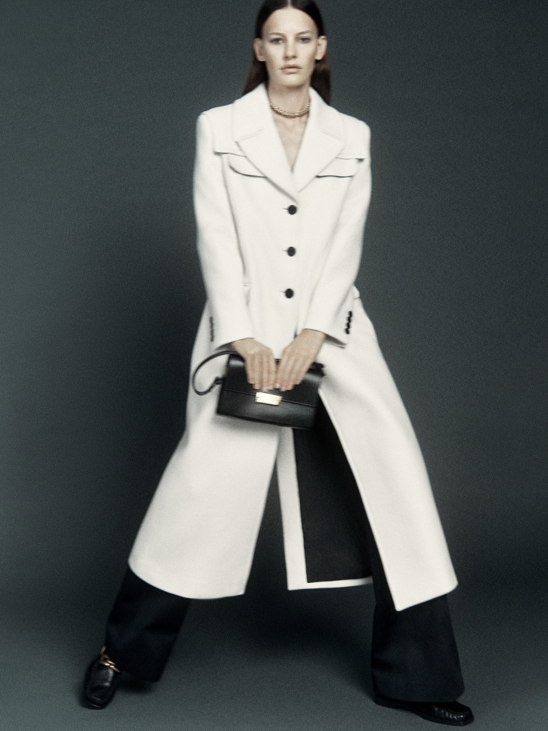 Amanda Murphy featured in  the Massimo Dutti Spotlight Coats  lookbook for Autumn/Winter 2022