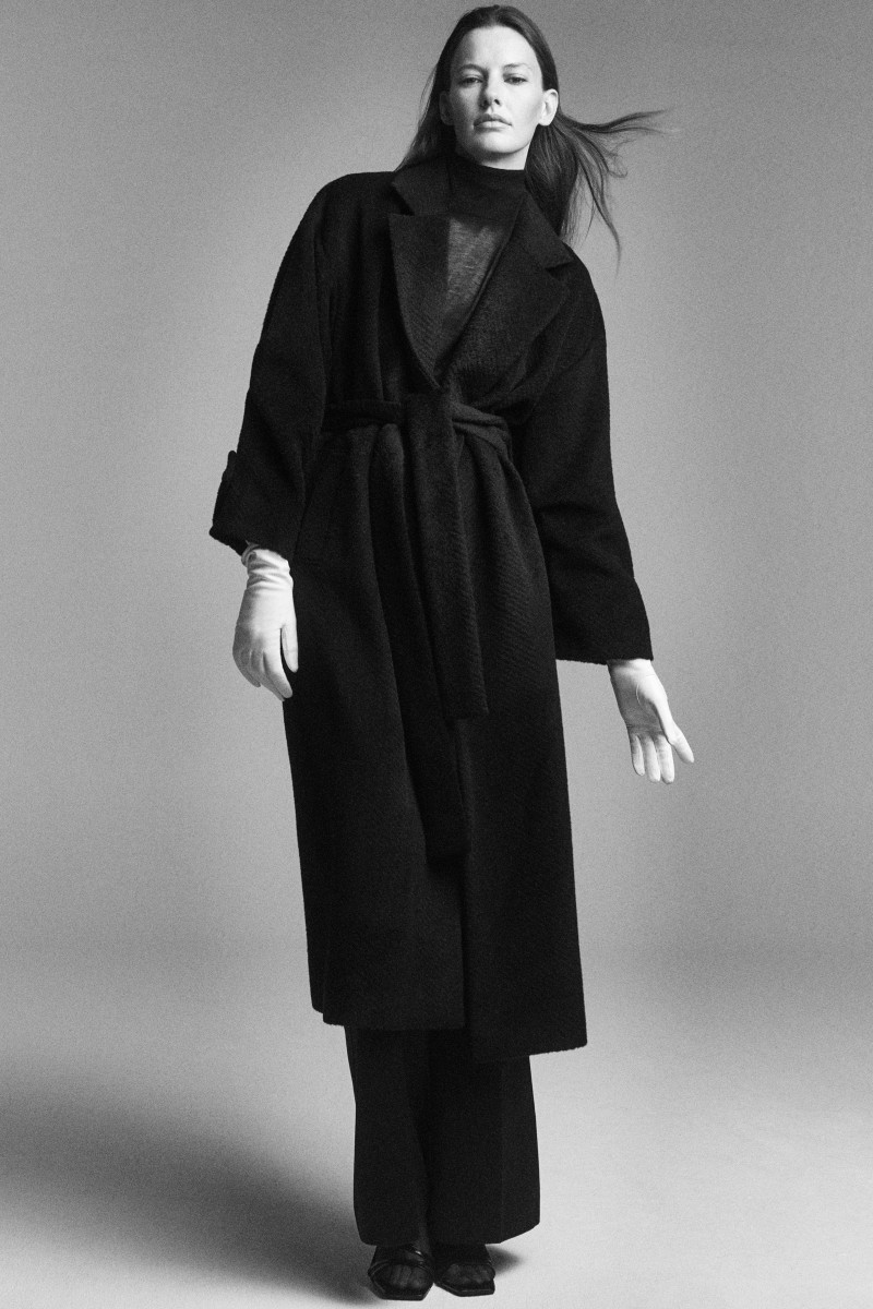 Amanda Murphy featured in  the Massimo Dutti Spotlight Coats  lookbook for Autumn/Winter 2022