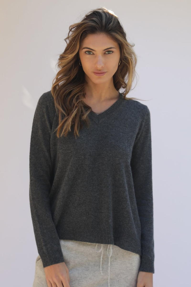 Kyla Grandy featured in  the Oats Cashmere catalogue for Spring/Summer 2019