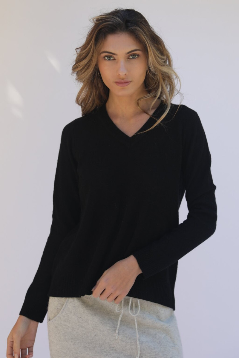 Kyla Grandy featured in  the Oats Cashmere catalogue for Spring/Summer 2019