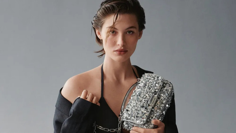 Grace Elizabeth featured in  the Michael Kors Collection Michael Kors Mothers Day 2024 Campaign advertisement for Spring/Summer 2024