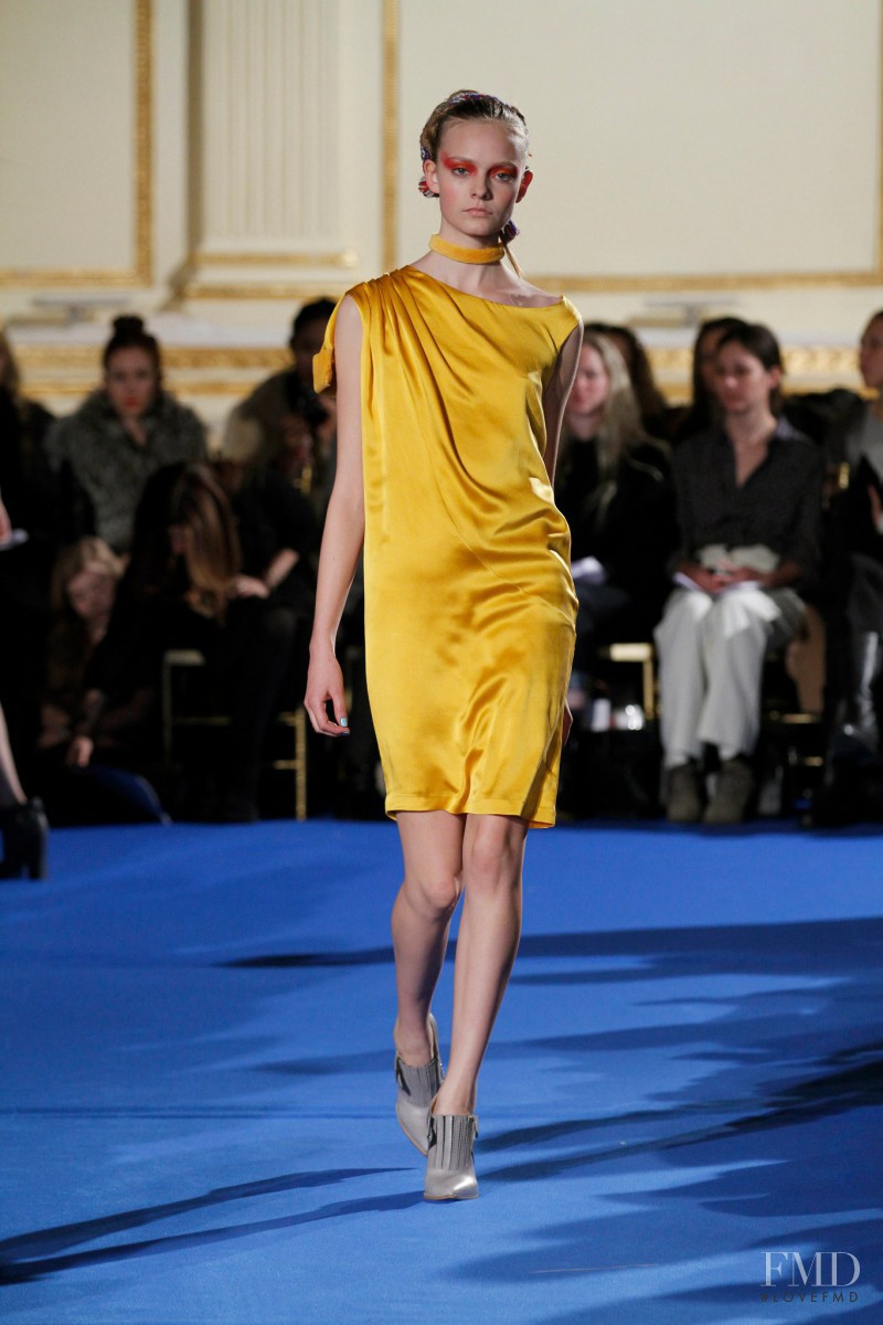 Nimuë Smit featured in  the Thakoon fashion show for Autumn/Winter 2011