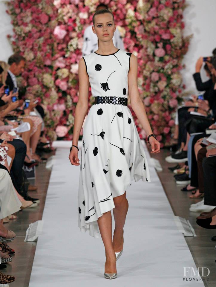 Esther Heesch featured in  the Oscar de la Renta fashion show for Spring/Summer 2015