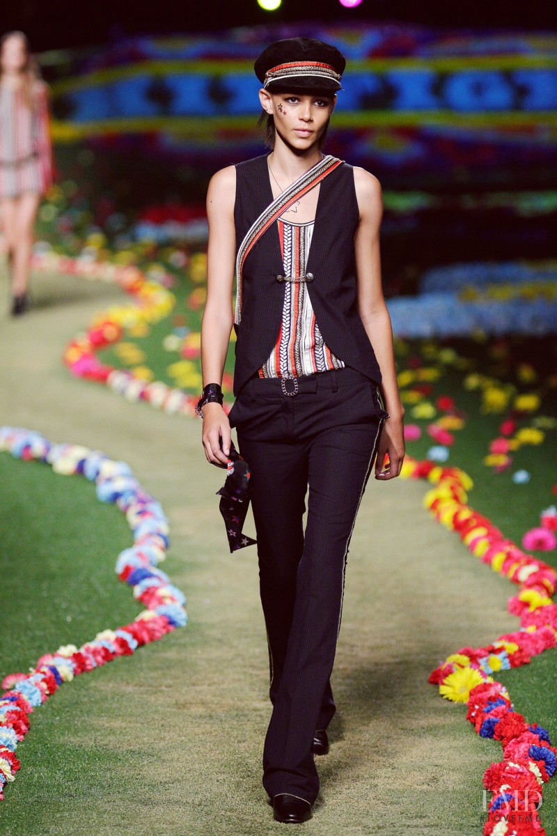 Binx Walton featured in  the Tommy Hilfiger fashion show for Spring/Summer 2015