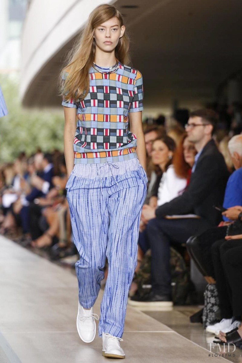Ondria Hardin featured in  the Tory Burch fashion show for Spring/Summer 2015