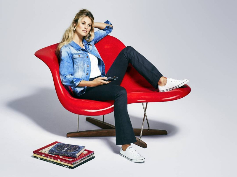 Natalie Jayne Roser featured in  the Mavi advertisement for Autumn/Winter 2016