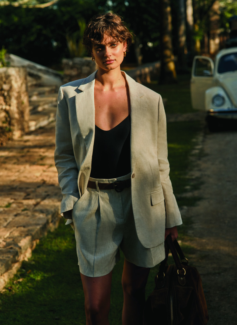 Taylor Hill featured in  the Banana Republic Banana Republic: The April Collection advertisement for Summer 2024