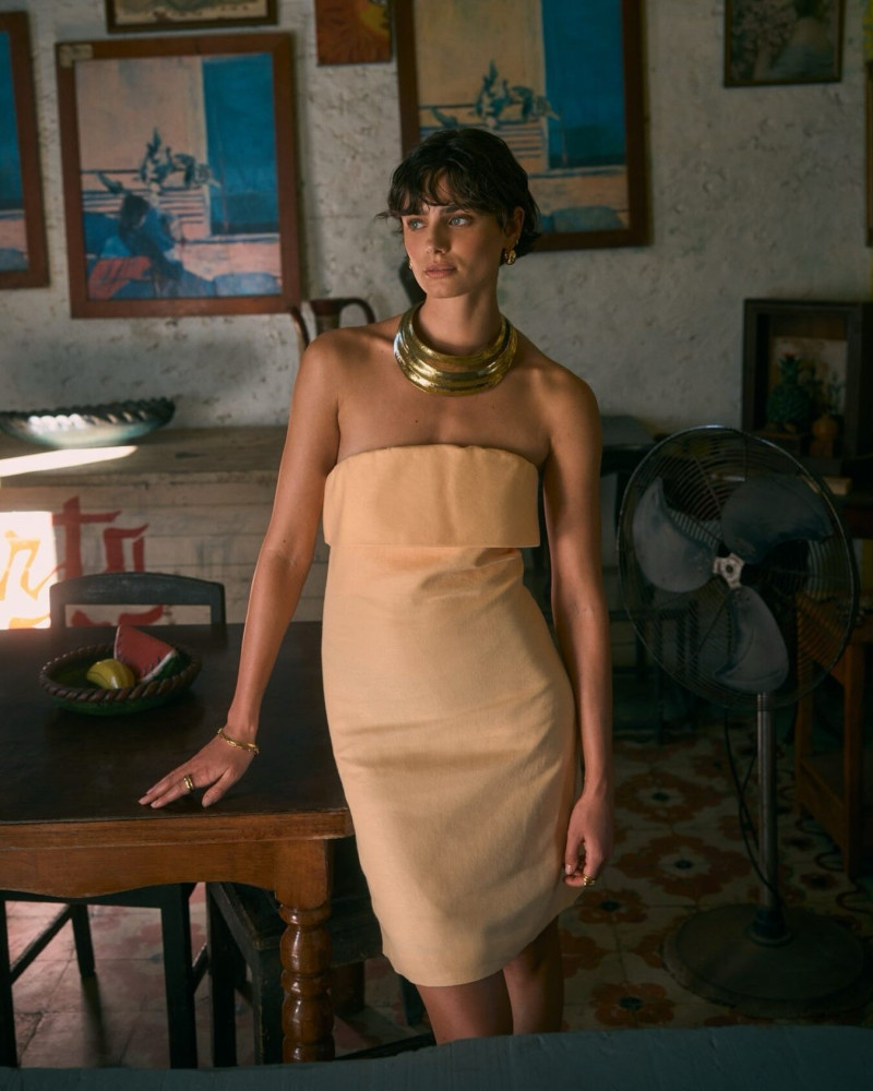 Taylor Hill featured in  the Banana Republic Banana Republic: The April Collection advertisement for Summer 2024