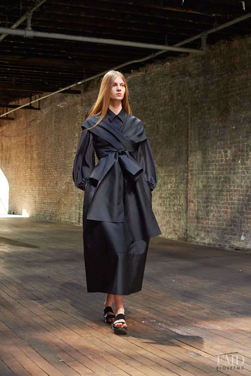 Florence Kosky featured in  the The Row fashion show for Spring/Summer 2015