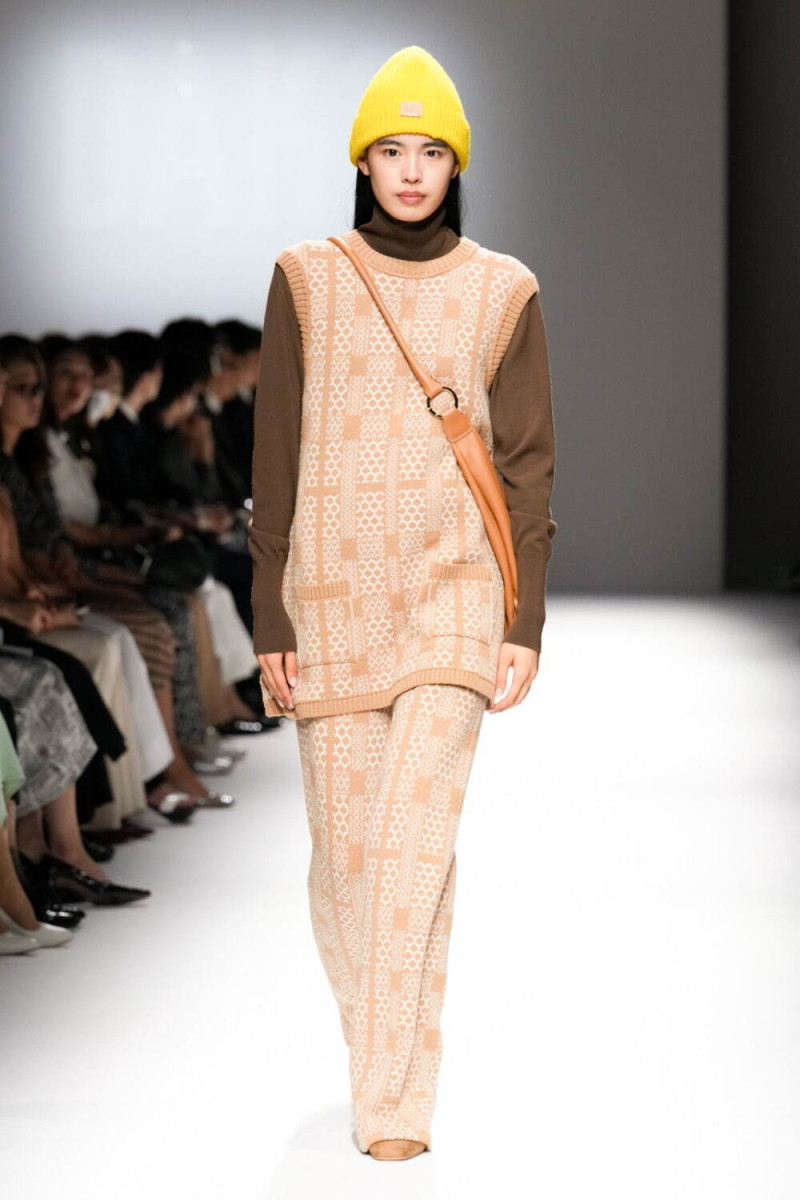 DAKS fashion show for Autumn/Winter 2024