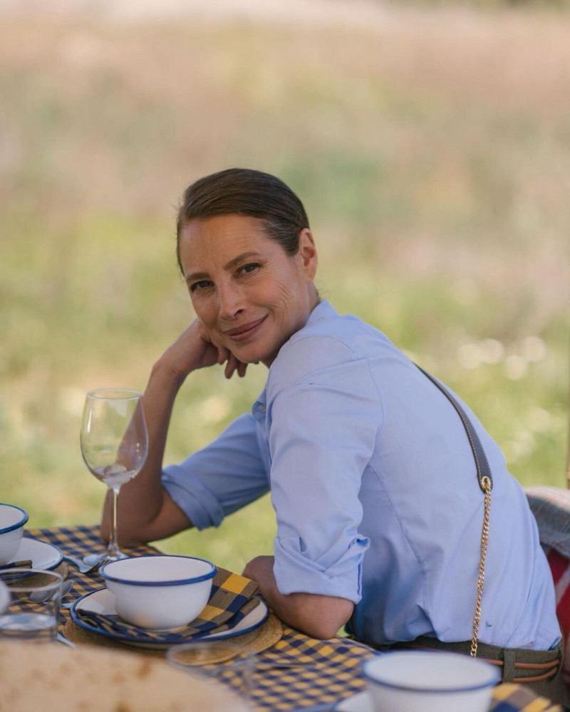 Christy Turlington featured in  the CH Carolina Herrera advertisement for Spring/Summer 2023