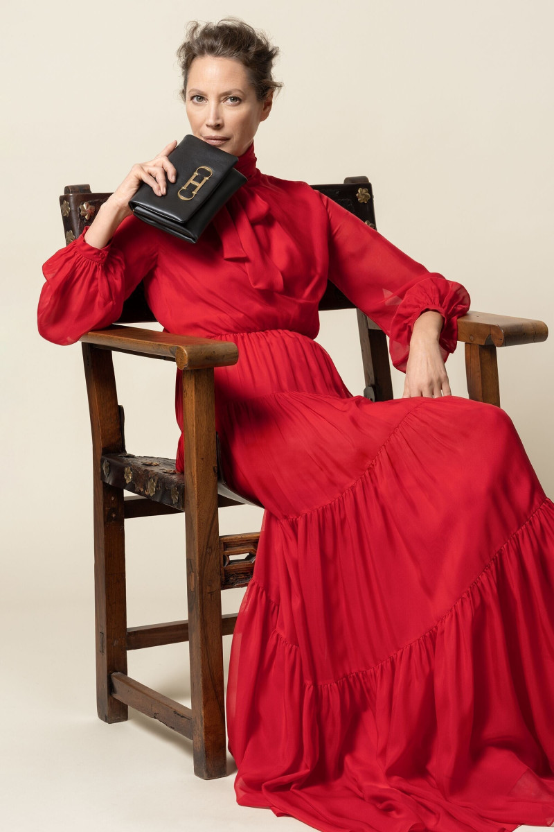 Christy Turlington featured in  the CH Carolina Herrera advertisement for Pre-Fall 2023